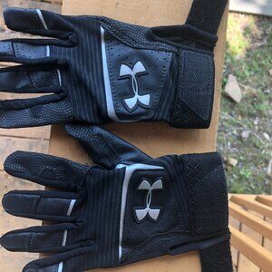 Under Armour youth clean up batting gloves Youth Medium (fits 6-8 year old)